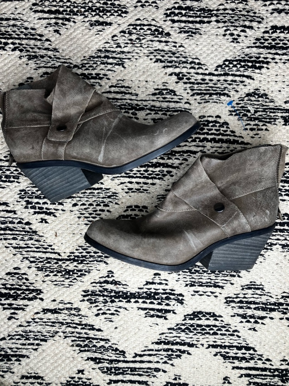 Eileen Fisher Tag wrap booties 6.5
